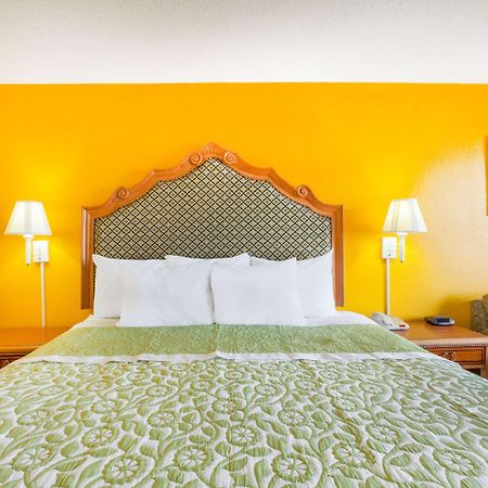 Days Inn Jacksonville Bagian luar foto