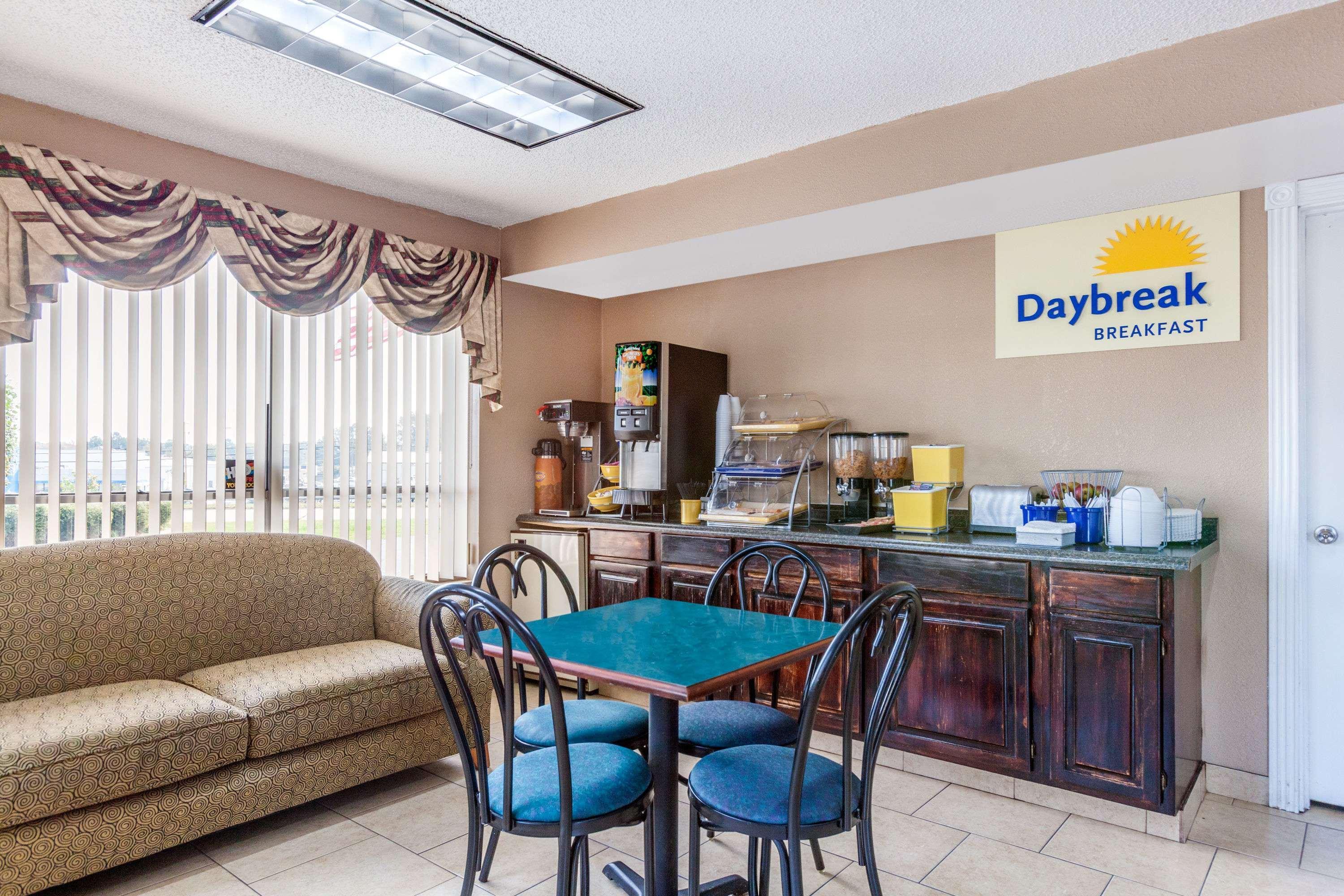 Days Inn Jacksonville Bagian luar foto