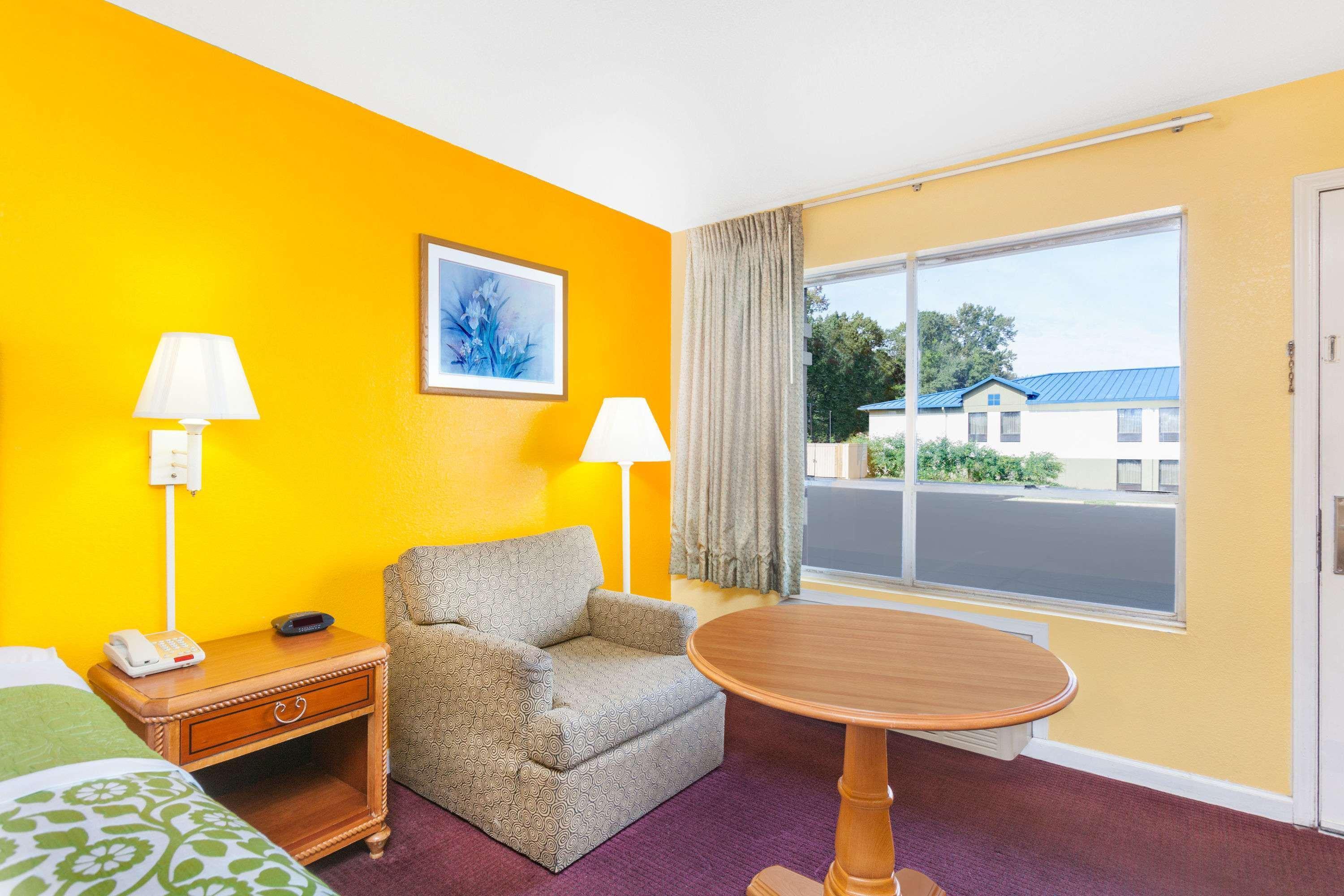 Days Inn Jacksonville Bagian luar foto