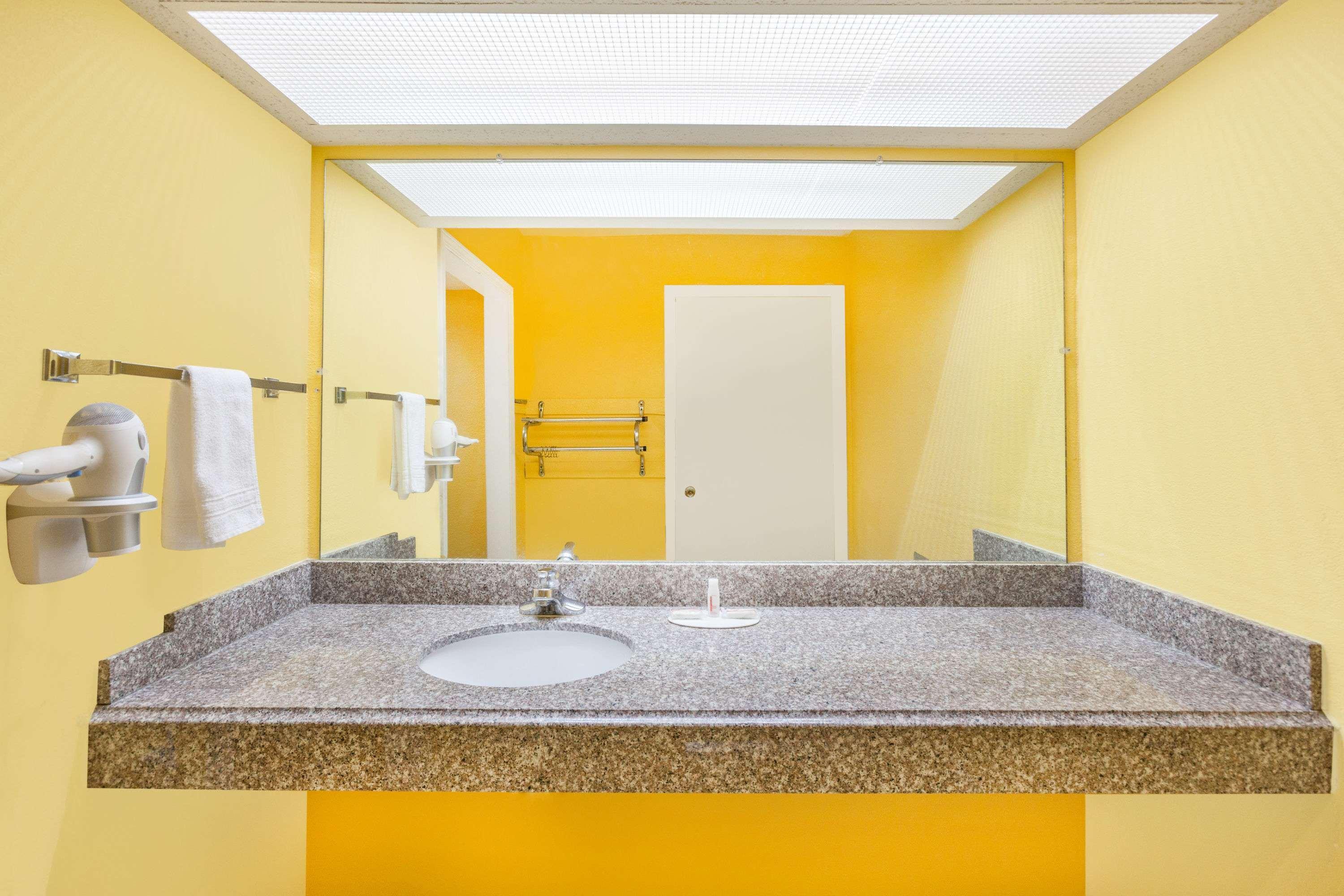 Days Inn Jacksonville Bagian luar foto