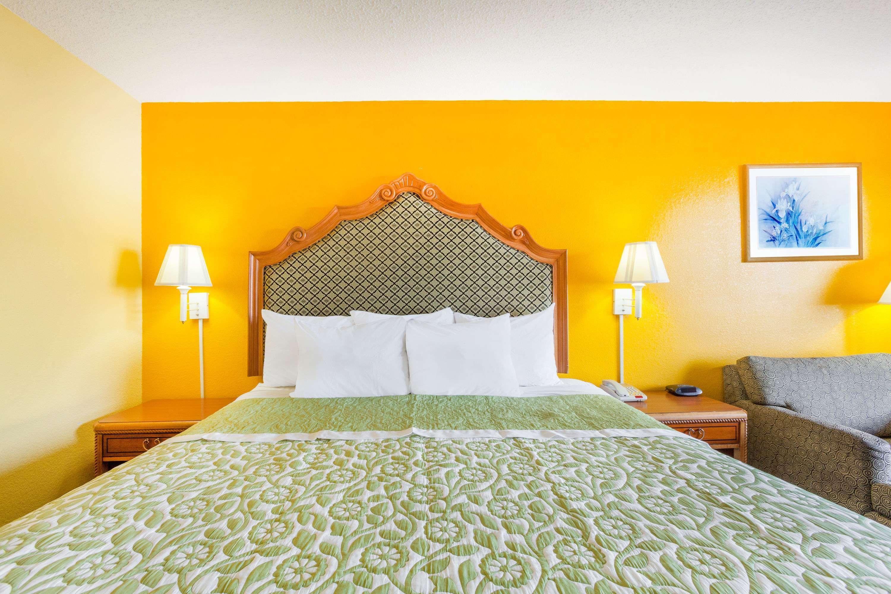 Days Inn Jacksonville Bagian luar foto